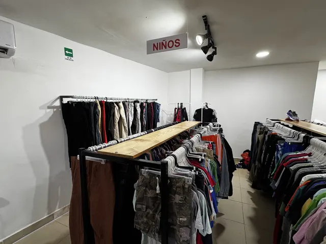 Sección de ropa de niños y bebés en Ruta Norte